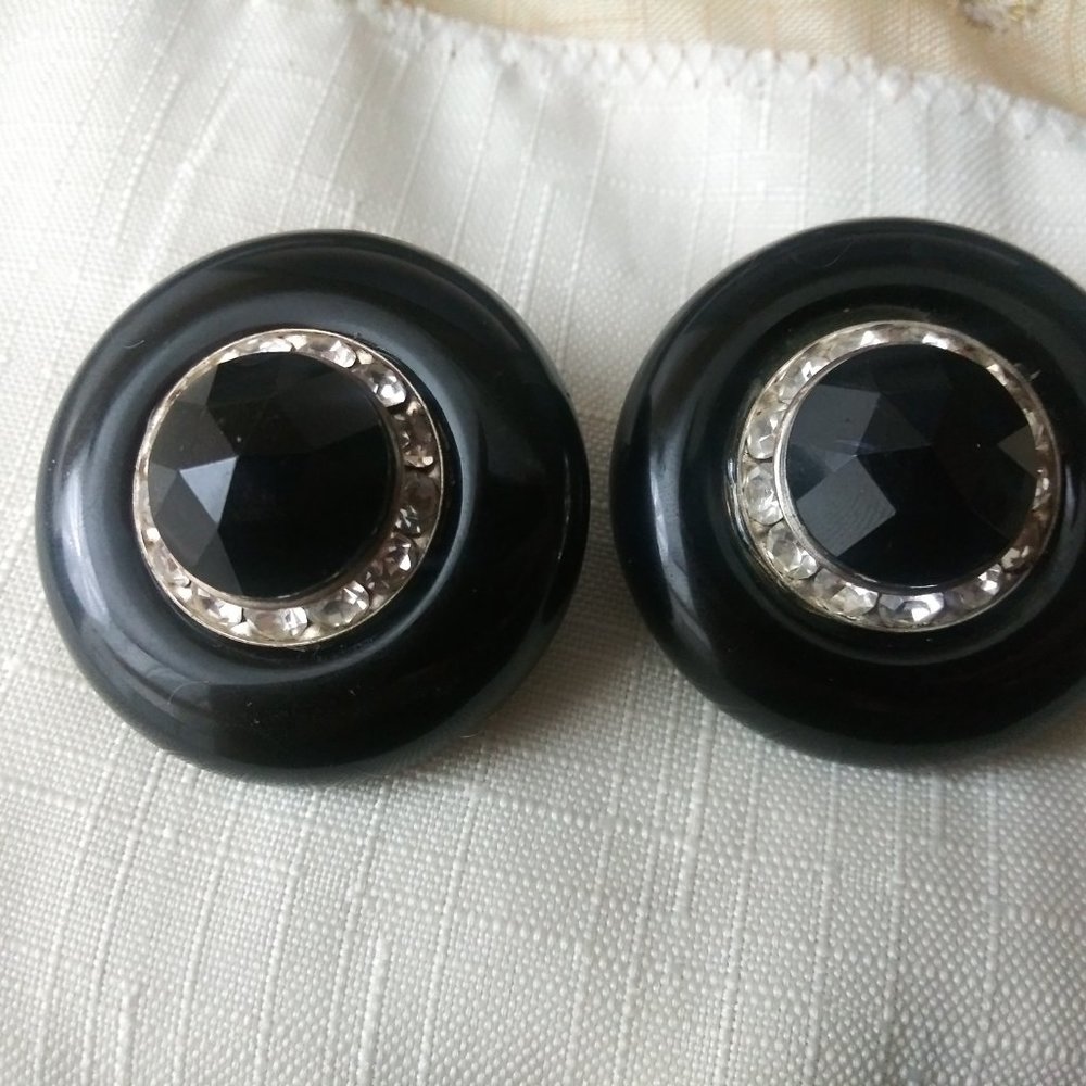 esq. capade black onyx with cubic zirconia clip on